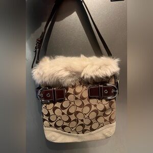 Coach signature C shearling handbag purse w suede & Adjustable Handle
